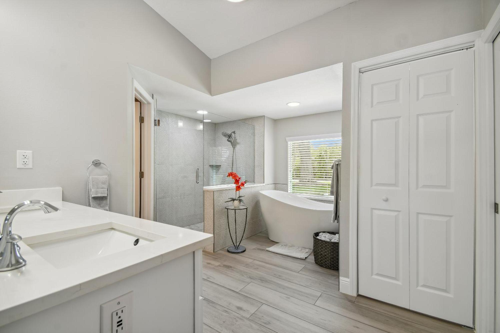 Lake House Westchase Area. Heated Pool Waterfront! แทมปา ภายนอก รูปภาพ